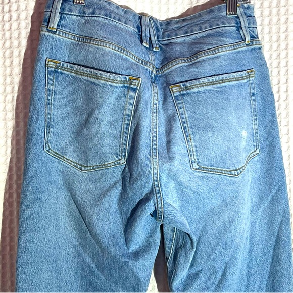 Good American Women med blue light jean high waist ,cool classic, distress Sz 8 - Picture 8 of 16
